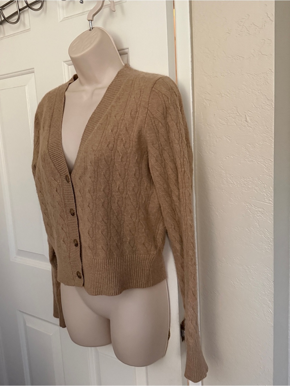 NWT$158 J. Crew 💯 Cashmere Shrunken Cable-Knit V-Neck Cardigan, M, Medium - Picture 2 of 7